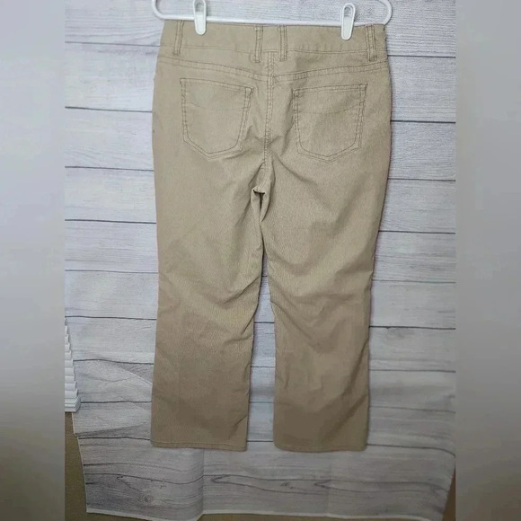 L.L. Bean favorite fit corduroy pants size 8 Petite - Picture 2 of 4